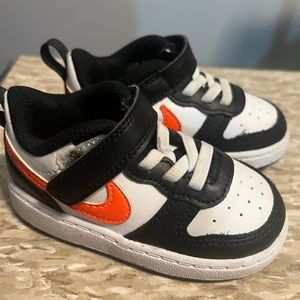NIKE BOYS INFANT-TODDLER COURT BOROUGH 2 MID SNEAKER - WHITE size 6